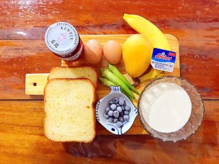 1、美丽早餐开启美好心情之法式多士,首先我们准备好所有材料!