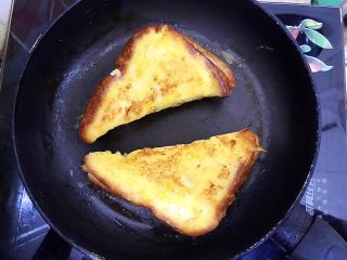 9、美丽早餐开启美好心情之法式多士,煎到这个样子就可以了!