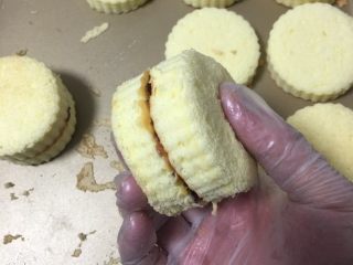 28、肉松小贝蛋糕,同样覆盖。