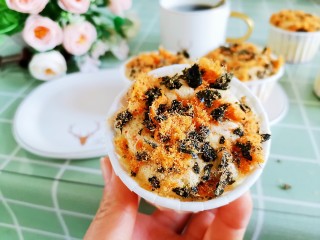 16、海苔肉松纸杯蛋糕????,松软鲜香美味的海苔肉松纸杯蛋糕就做好了