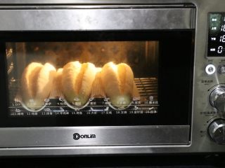 14、全麦软面包,上下火160度预热2分钟，底层烤制30分钟。