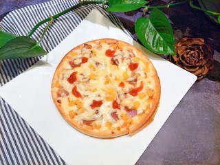 11、微波炉披萨,一分钟以后,如果表面的芝士没有融化的很好,就继续高火半分钟,自己调节