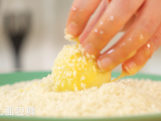 10、芝士土豆球,然后裹上面包糠