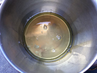 6、天使蛋糕卷,蛋清可以先冰箱冷冻一下，出现冰渣子。