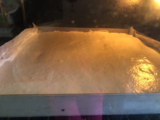 17、天使蛋糕卷,烤箱预热160度，烤约25分钟。