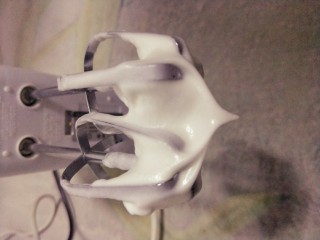 10、四寸戚分蛋糕,蛋清打发如图所示成立三角形