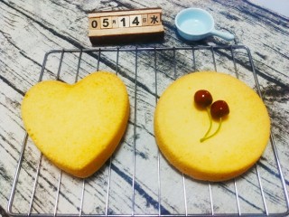 15、四寸戚分蛋糕,待冷却后脱模