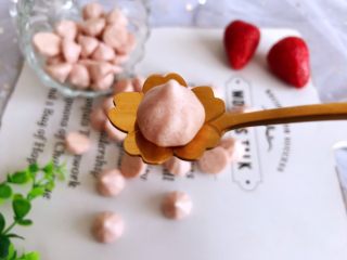 12、草莓溶豆,成品