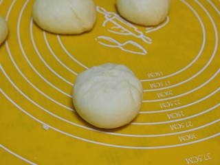 9、#甜食#花形椰蓉面包,包起来