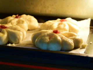 16、#甜食#花形椰蓉面包,烤箱170度,烤16分钟左右