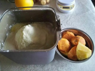 1、红薯软汉堡,红薯隔水蒸熟。