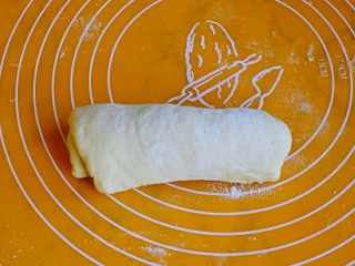 7、椰香吐司,卷起来