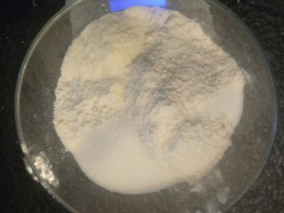 3、超软豆沙面包圈—家庭手作小点心,高筋面粉140g＋细砂糖25g＋盐1.5g＋奶粉6g