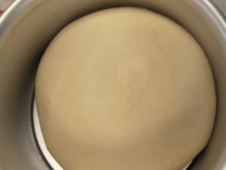 12、超软豆沙面包圈—家庭手作小点心,发酵成功????体积2.5倍大了。手指按进去不会回缩就完成了。