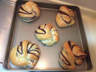 29、超软豆沙面包圈—家庭手作小点心,出炉了，香喷喷软乎乎滴。