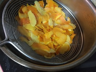 7、橙子果酱 化痰消食防感冒,捞出沥干水分。