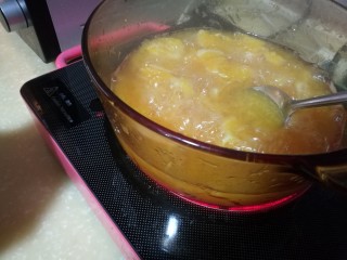 11、橙子果酱 化痰消食防感冒,中火煮二十分钟，边煮边搅拌，避免糊锅。