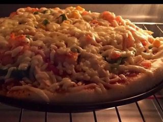 16、至尊披萨,烤箱预热220度烤15——20分钟