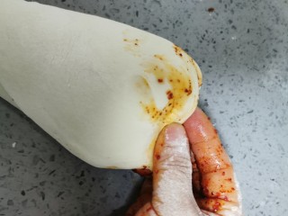 12、辣子锅盔,底部捏紧收口