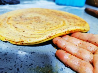 17、辣子锅盔,保持薄厚均匀