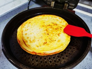 23、辣子锅盔,翻面继续烙3分钟