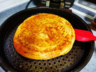 24、辣子锅盔,最后翻面，用铲子按压，快速回弹即熟