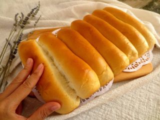 14、香软肉松牛奶排包,很好的拉丝