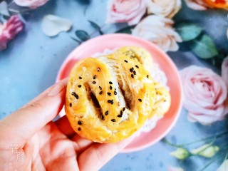 16、板栗饼,色泽金黄诱人,咬一口酥到掉渣