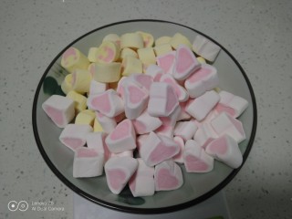 2、豆腐慕斯蛋糕,企鹅贝贝棉花糖2袋