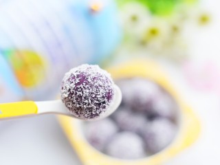 15、奶香芒果夹心紫薯球,来一个～