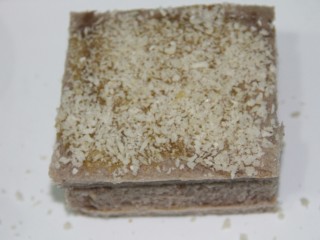 20、面包糠烤土司,然后沾上面包糠