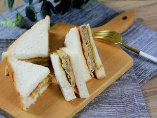 6、鸡蛋牛肉三明治,你的暖心早餐—鸡蛋牛肉三明治，赶快来试试吧！