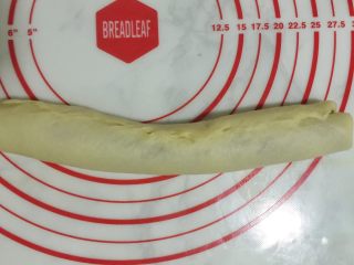 5、双色麻花吐司,收口。