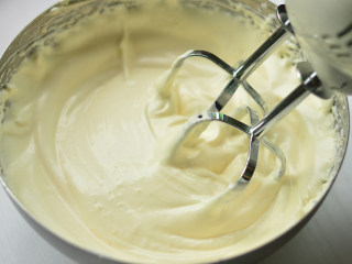 7、可可海绵蛋糕,搅打1、2分钟