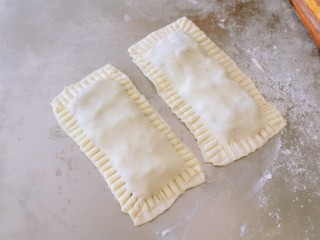 10、红豆派,依次做好。