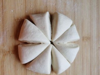 7、糖火烧,分成八等份。