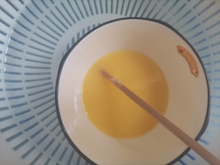 2、巧克力裂纹曲奇饼干????,黄油隔热水融化