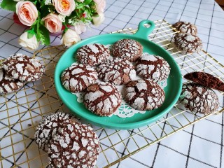 20、巧克力裂纹曲奇饼干????,成品图