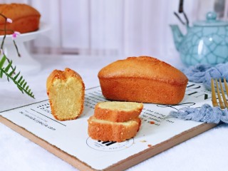 18、香蕉磅蛋糕,切开,咬一口,口感浓郁细腻,香醇朴实,只有吃的人才会知道其中的奥秘。