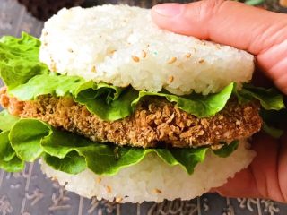 37、猪扒米汉堡,拿起来