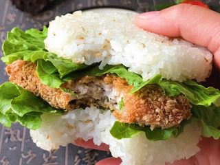 38、猪扒米汉堡,张大嘴咬一口......满足啊