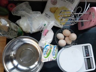 1、斑马纹戚风蛋糕,准备所需食材,工具,蛋糕模具用的是8寸活底戚风模具。