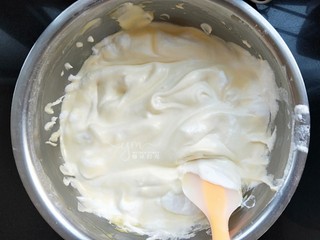 9、斑马纹戚风蛋糕,再取三分一加入