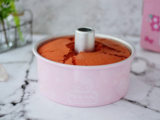 17、八寸中空红丝绒戚风蛋糕,成品图