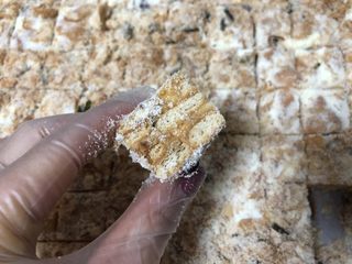 24、新晋咸口网红——海苔肉松咸蛋黄雪花酥,切面赞,不过小葫芦的切面还是比消化饼干差一截~