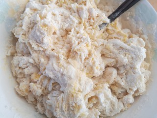 8、升级版烤白馍,用筷子搅成絮状