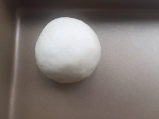 8、mini小餐包,然后折叠起来，搓圆。