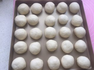 9、mini小餐包,一次放入三能金盘。