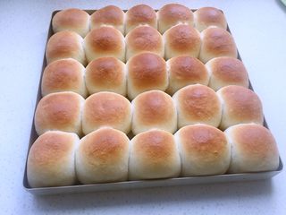 12、mini小餐包,175度，放烤箱中层，烤18分钟出炉。