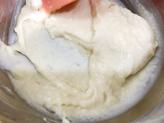 4、戚风小蛋糕,翻拌均匀无颗粒